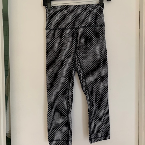 Lululemon Align Pant 21” DISCONTINUED PATTERN - Picture 2 of 3